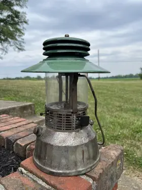 134G MONTGOMERY Ward Dual Mantle Lantern Coleman Globe