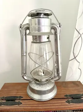205898 BROOKSTONE Camping Emergency Oil Lantern
