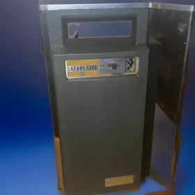 1653 BURGESS Fluorescent Safari Lite Lantern Ac Battery