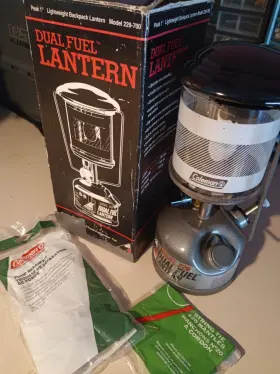 129-700 COLEMAN Peak Dual Fuel Backpack Lantern