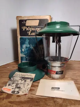 B700 COLEMAN Double Mantle Propane Lantern Box