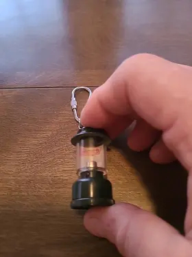 MS000436 COLEMAN Lantern Keycha