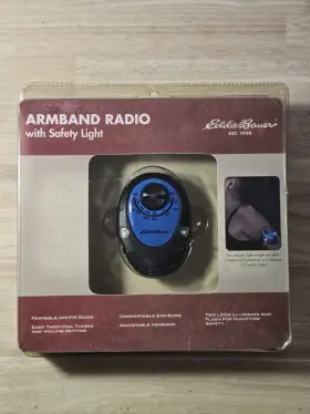 015286921611 EDDIE BAUER Armband Radio Box Am Fm