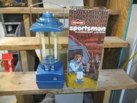 NO.360-B RAYOVAC Ray Vac Sportsman Fluorescent Lantern Box