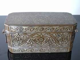 D2186132-6B5E-4D 19TH Century Phillipines Betel Nut Box