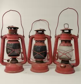 263-1406 SWALLOW Oil Lanterns