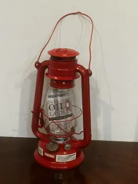 Weatherrite 5554-red Red Oil Lantern With Glass Globe Metal 12in High 8x6in